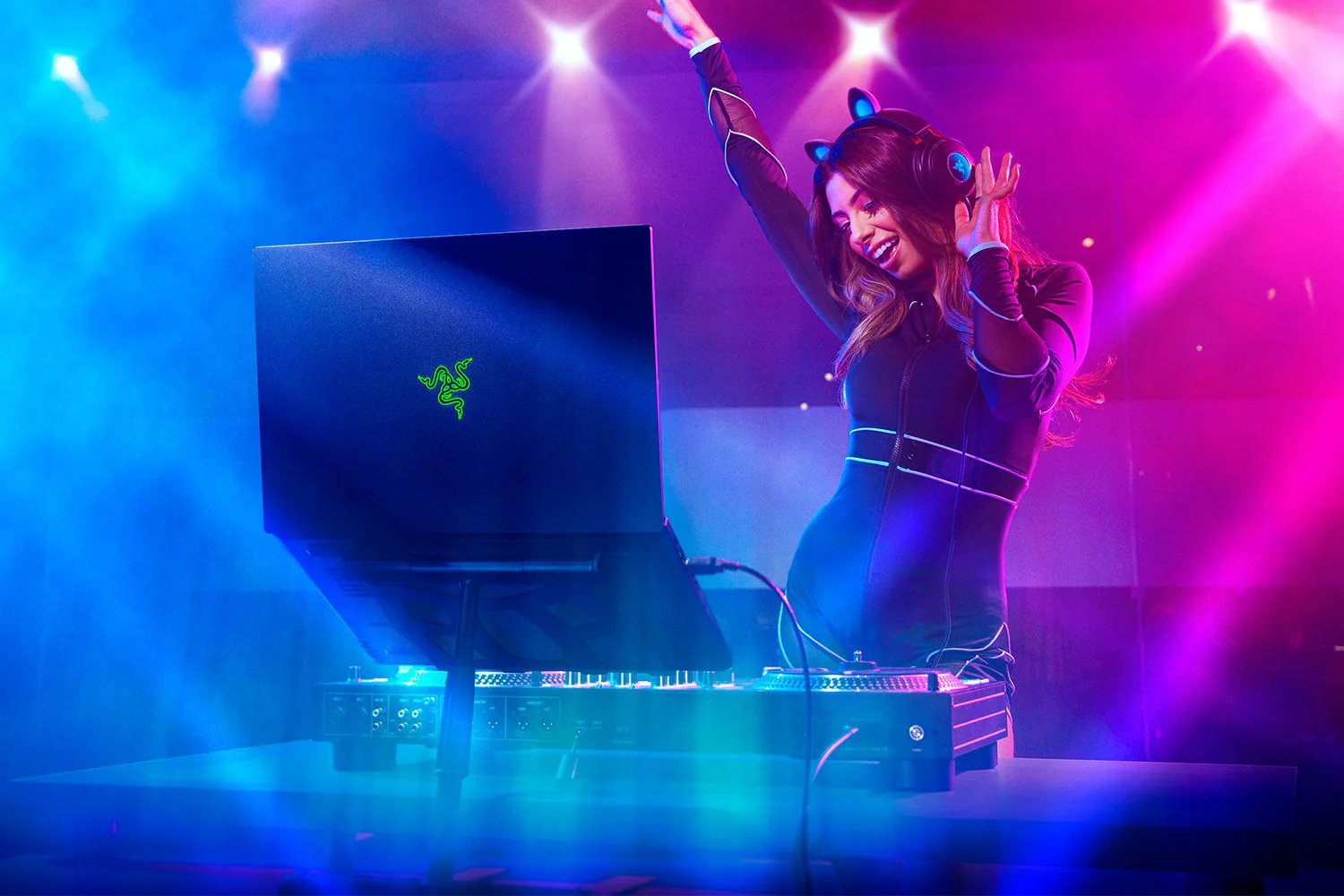 Razer Blade 18 18 I9-13950HX 32GB 1TB NVIDIA GeForce RTX 4080 / Intel UHD Graphics Windows 11 Home