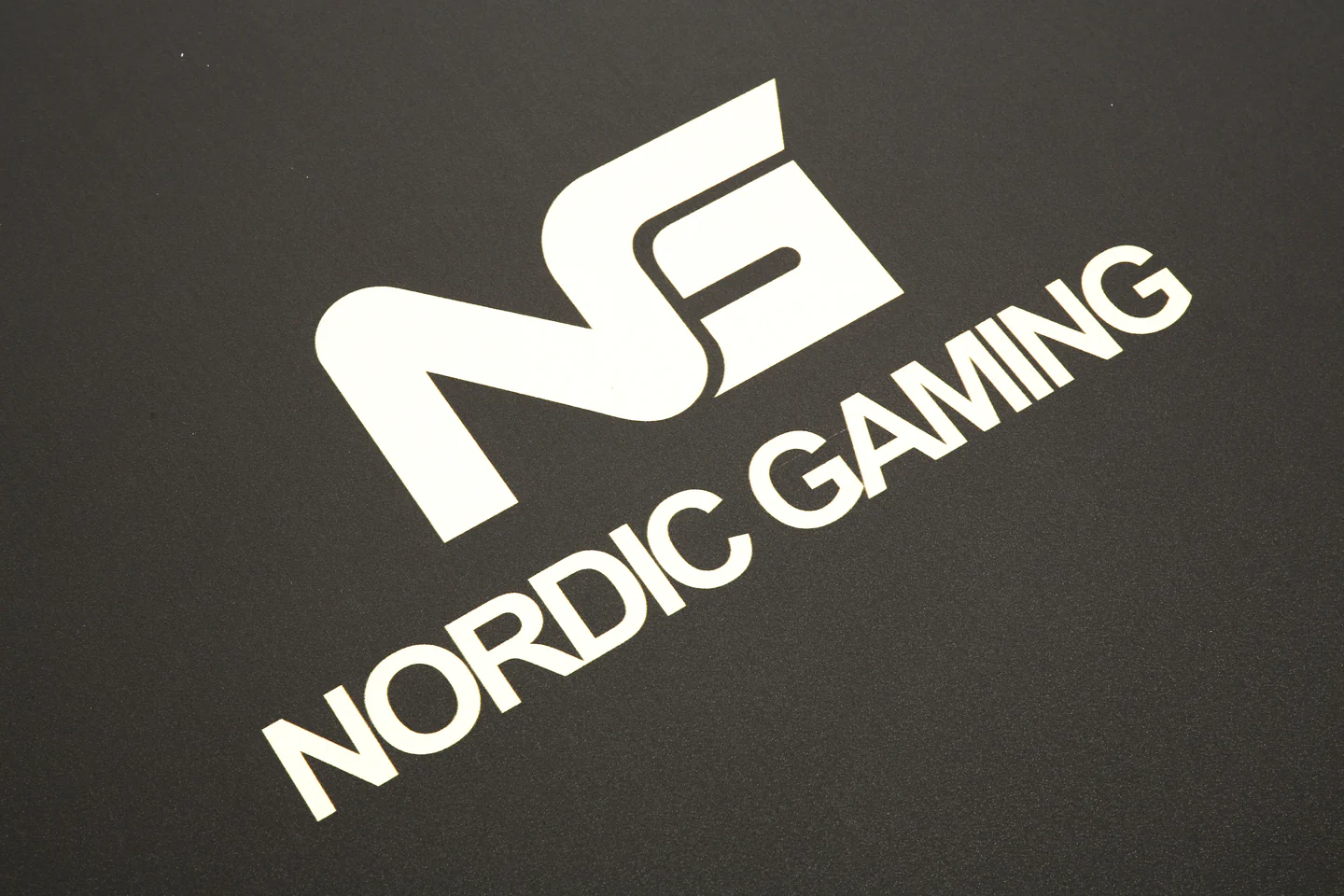 Nordic Gaming Guardian Stuhlmatte Schwarz/Gold